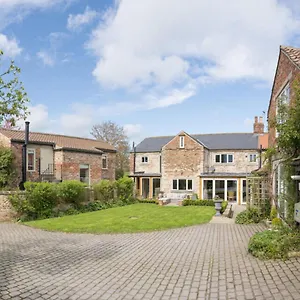 https://tanyard-cottage-whixley-york-north-yorkshire.yorkshirehotels.net